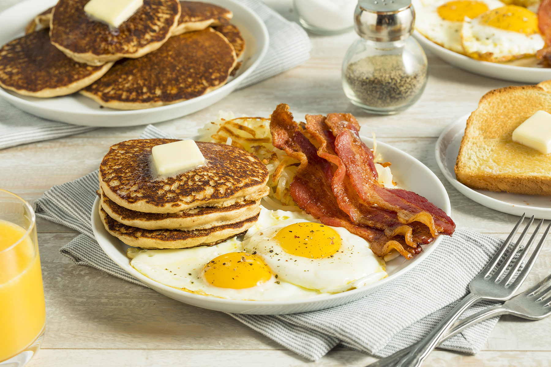 01_elia_beach_breakfast