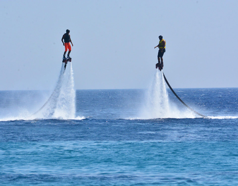 01_elia_beach_flyboard