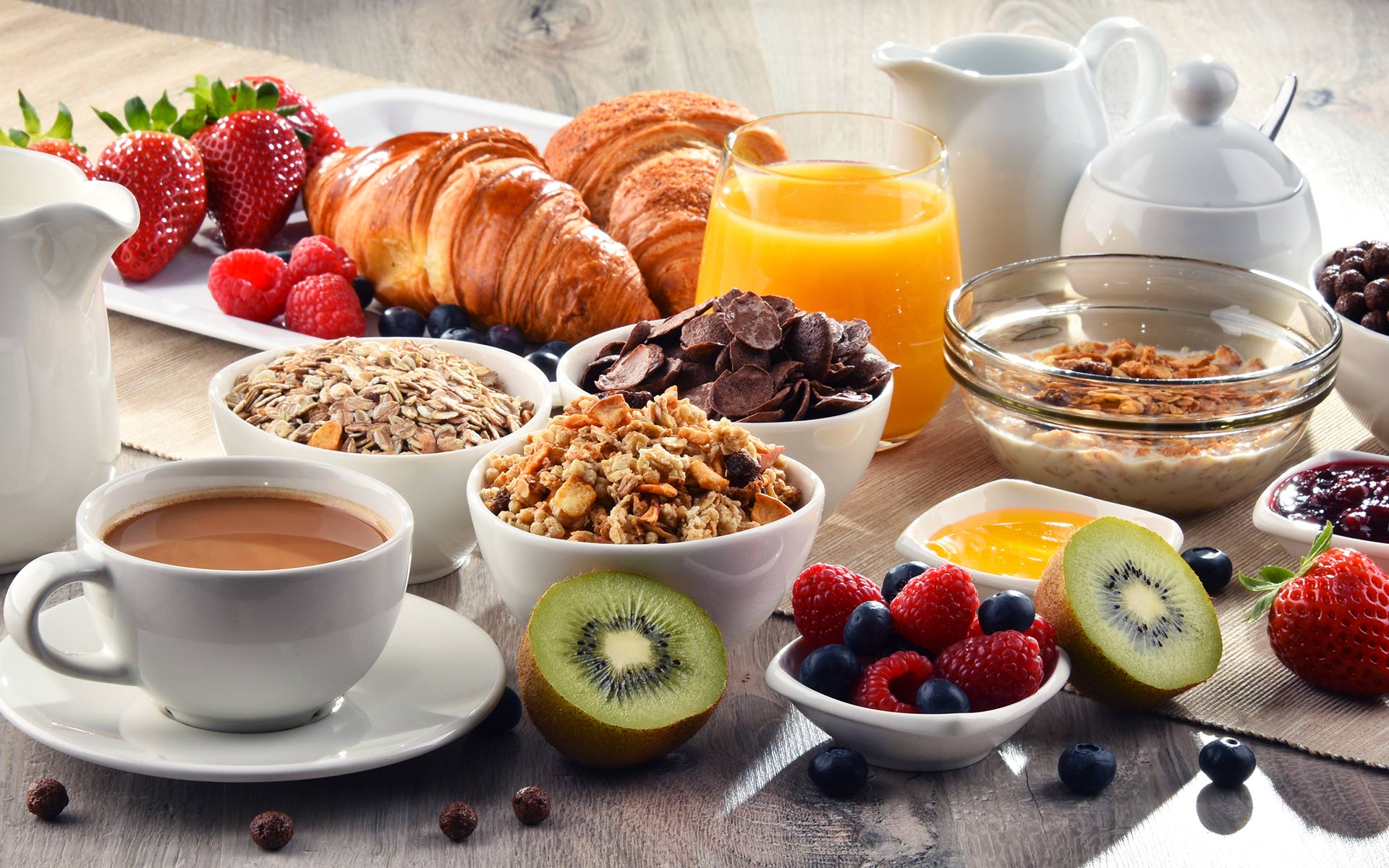 01_elia_beach_breakfast