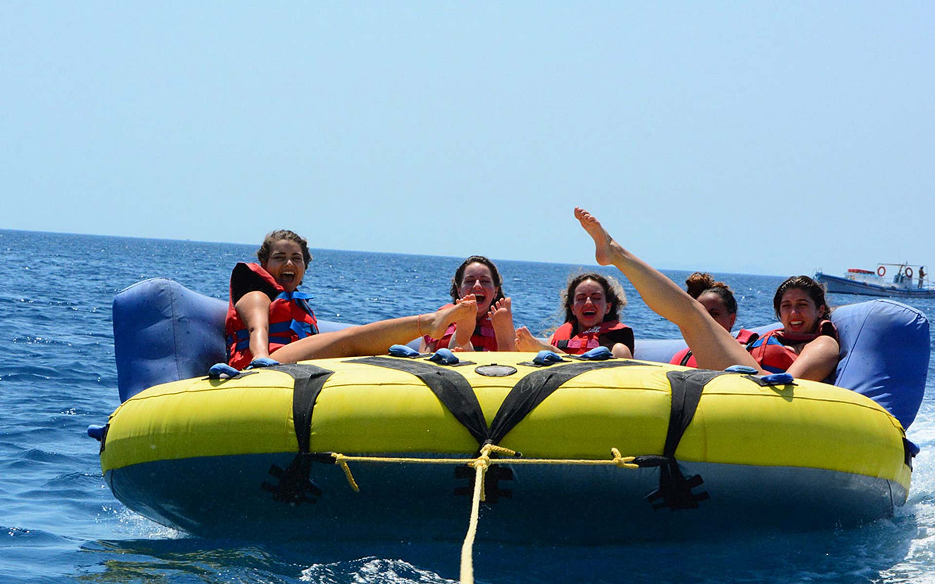 01_elia_beach_crazy_ufo