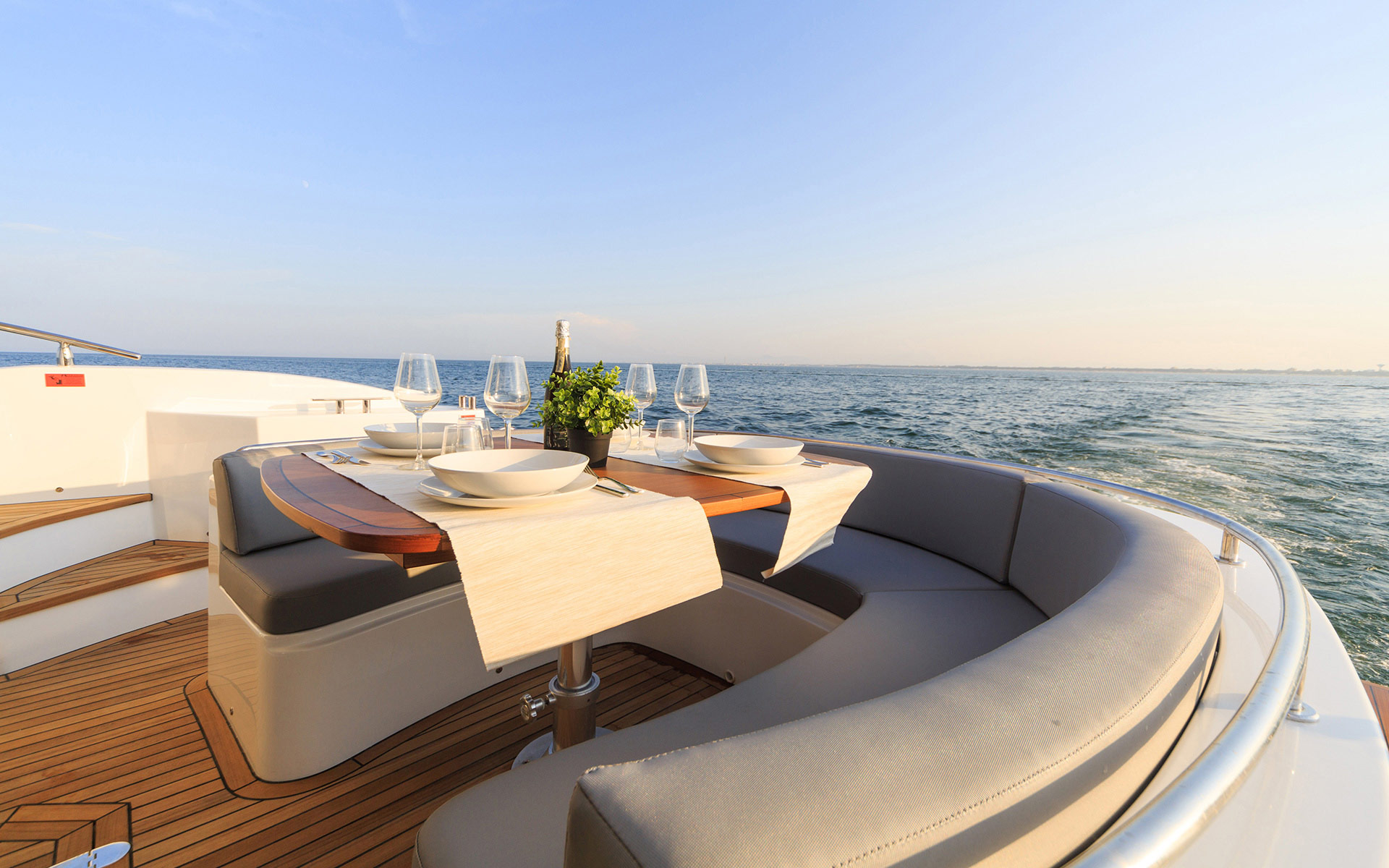 01_elia_beach_services