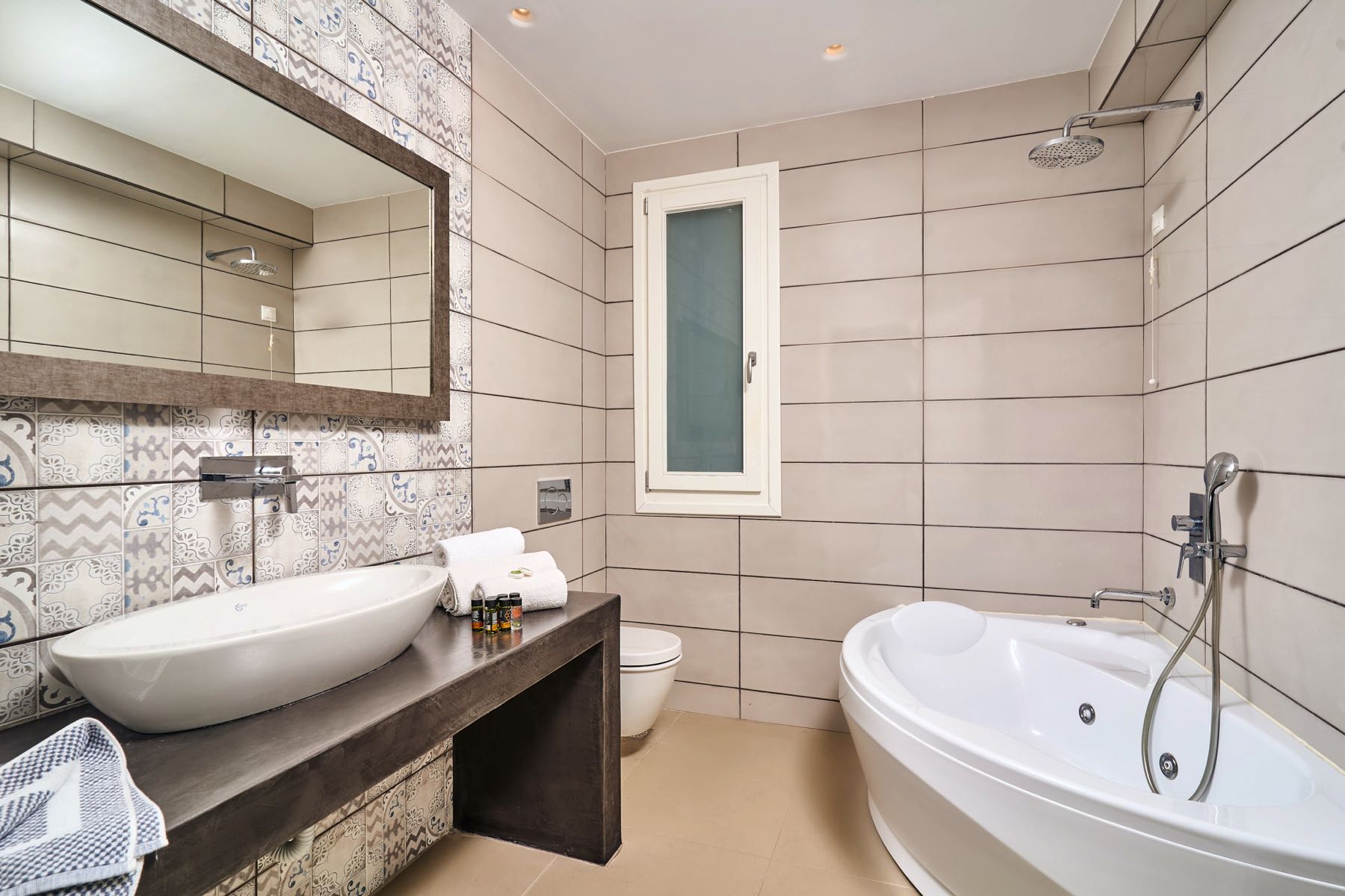 elia suites 3 bedroom with pool 10