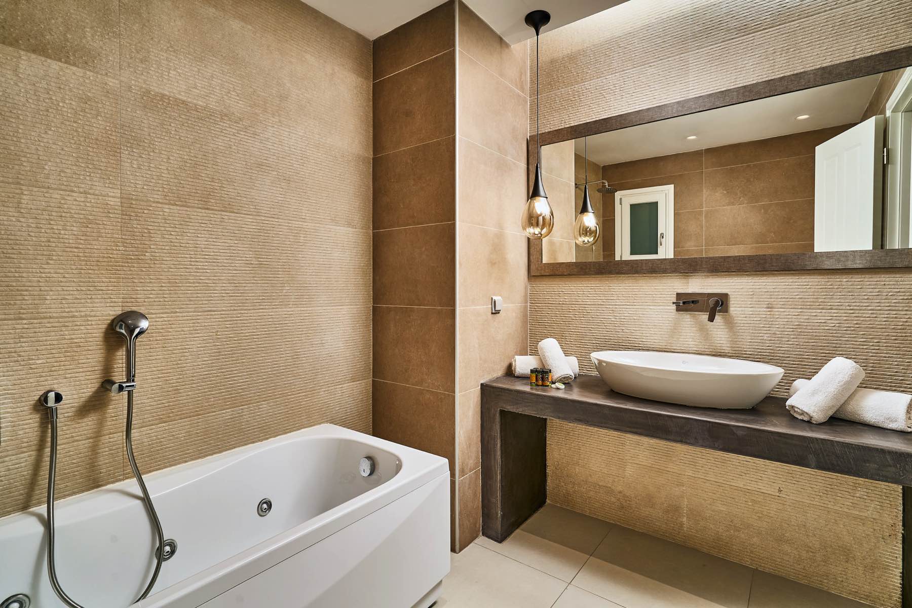 elia suites 3 bedroom with spa 8